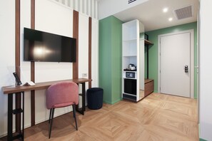 Superior-Doppel- oder -Zweibettzimmer | Hochwertige Bettwaren, Daunenbettdecken, Zimmersafe, Schreibtisch