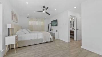 4 bedrooms, iron/ironing board, WiFi, bed sheets