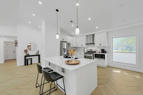 Spacious 4-bedroom Modern house in phenomenal Dallas