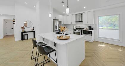 Spacious 4-bedroom Modern house in phenomenal Dallas