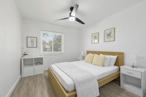 4 bedrooms, iron/ironing board, WiFi, bed sheets