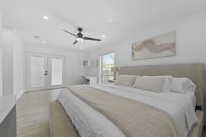 4 habitaciones, tabla de planchar con plancha, wifi y ropa de cama 
