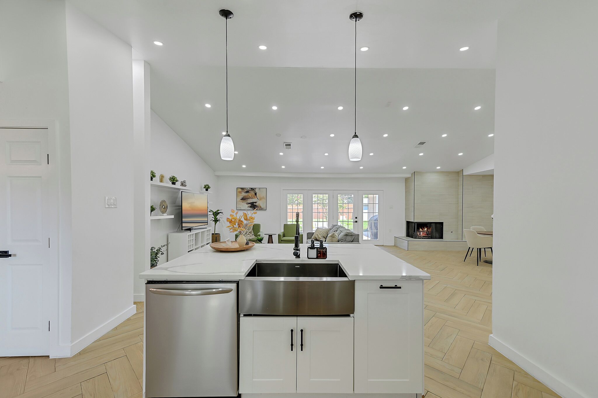 المنشأة من الداخل