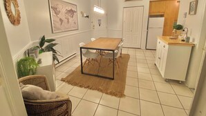 Dining - Downtown Quebec City 2Beds. Sleeps6, Rooftop Terrace, Wifi, BBQ, Kitchen,Laundry (Québec)