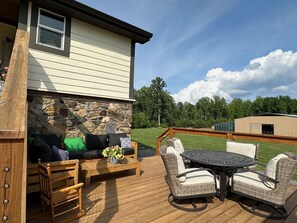 Outdoor dining - Lovely Farm Cabin Experience (Siler City)