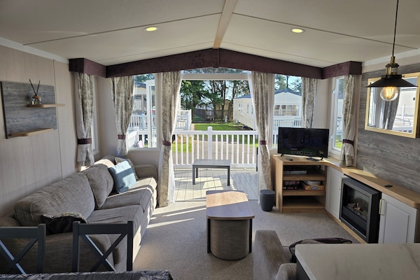 Cabin | Living area | Fireplace