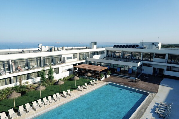 Piscine couverte, piscine extérieure (ouverte en saison)