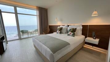 Superior Double Room, Balcony, Sea View | 1 bedroom, in-room safe, desk, blackout curtains