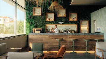 2 bars/lounges