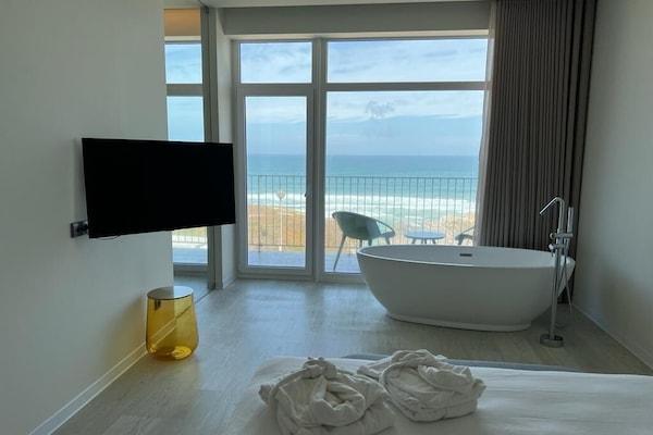 Suite Master | In-room safe, desk, blackout drapes, soundproofing