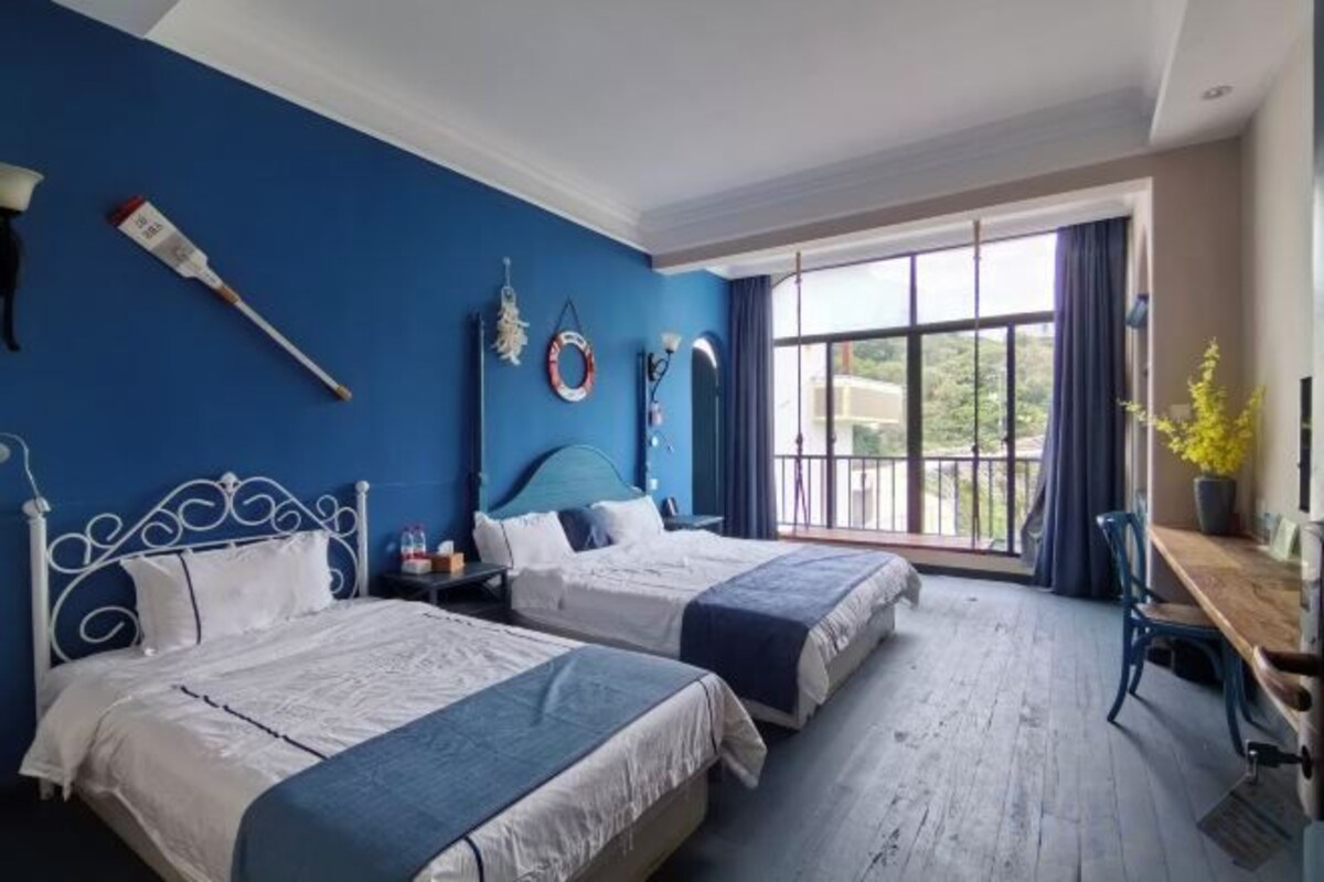 Divine Music Garden-View Family Room