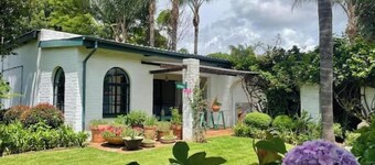 Arty cottage in a beautiful South African garden