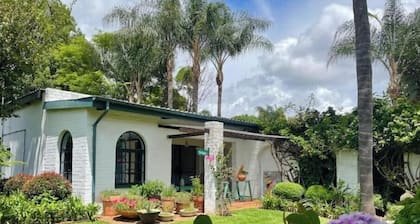 Arty cottage in a beautiful South African garden