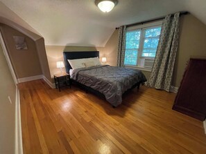 4 bedrooms, travel cot, WiFi, bed sheets