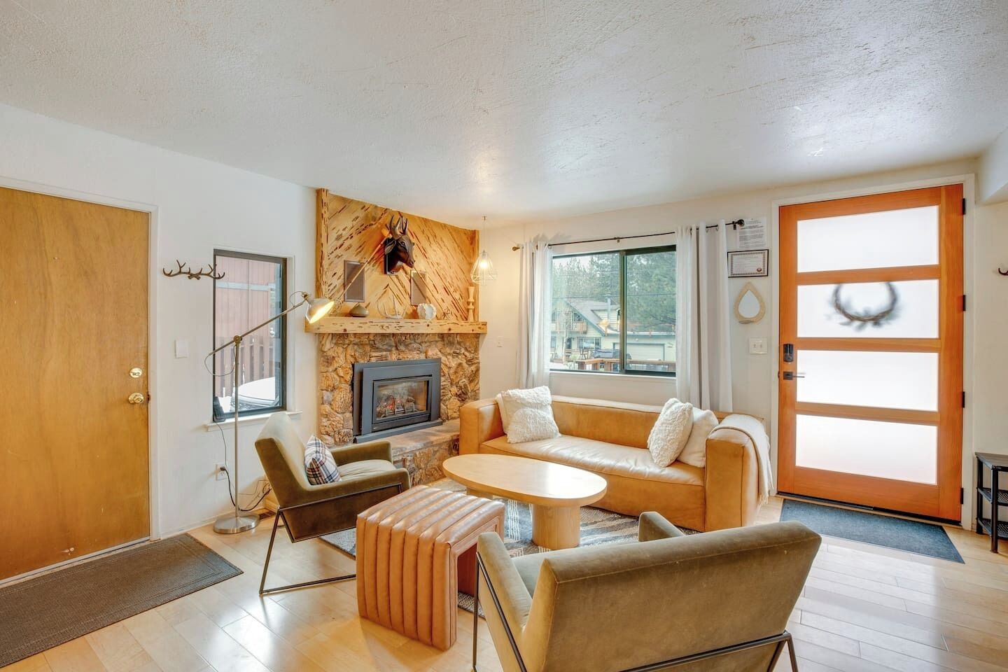 Smart-TV, Kamin, Tischfußball