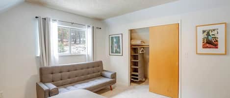 3 bedrooms, desk, travel crib, free WiFi