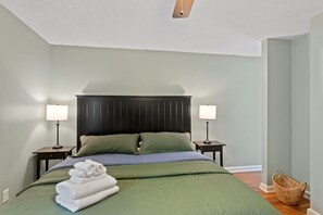 3 slaapkamers, een bureau, reisbedje, wifi