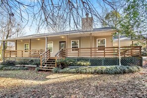 Exterior - Pet Friendly Relaxing Retreat Walk to DT|King Bed (Cary)