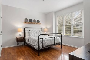 2 soverom, strykejern/-brett, wi-fi og sengetøy