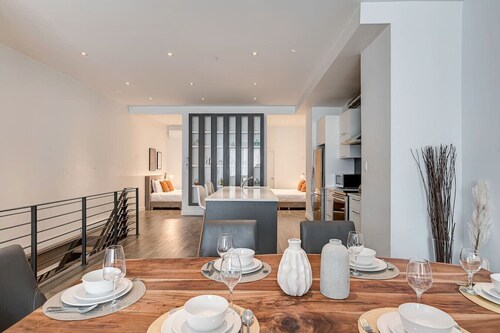 Sunny appartement plateau mont-royal parking 15$