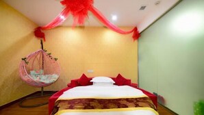 A hotel room with a bed, a hanging chair, and a red canopy. - Taiyuan Baiyi Boutique Hotel (Taiyuan)