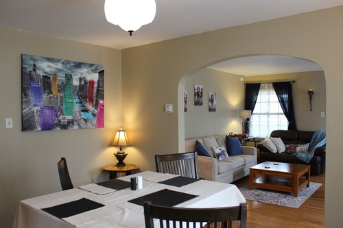 Charming Modern Retreat Near Downtown Jeffersonville & Bob Hedge Park