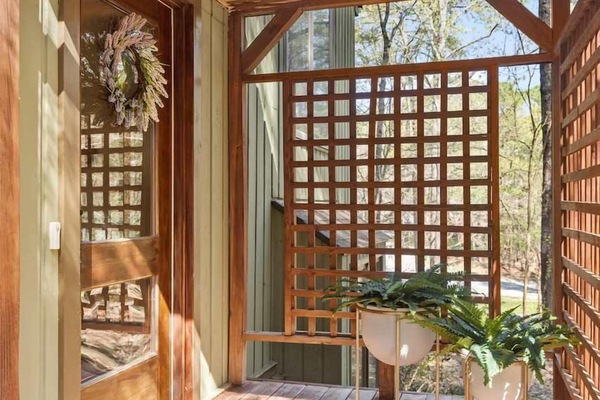 Come in an enjoy a relaxing stay at our outdoor oasis near NC State! Make your self at home!