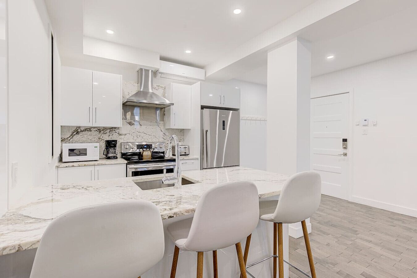 冰箱、微波炉、烤箱、炉灶