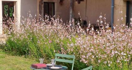 Renovated Farm House Bed breakfast close to Macon