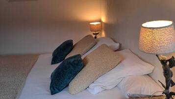 2 habitaciones, tabla de planchar con plancha, wifi y ropa de cama