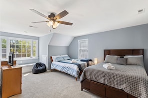 4 bedrooms, desk, iron/ironing board, WiFi
