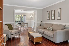 TV, offices - Upscale|Dog Friendly|PNC|NC State|Fenton (Cary)