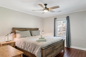 3 bedrooms, desk, iron/ironing board, travel crib - Upscale|Dog Friendly|PNC|NC State|Fenton (Cary)