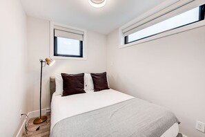 2 bedrooms, iron/ironing board, travel cot, free WiFi