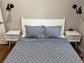 3 bedrooms, iron/ironing board, WiFi, bed sheets