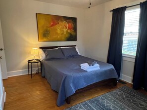 3 bedrooms, travel cot, WiFi, bed sheets - Pet Friendly|Fenced In|DT Clayton|Walkable (Clayton)