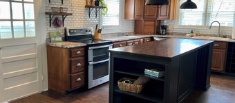 Pet Friendly|Fenced In|DT Clayton|Walkable