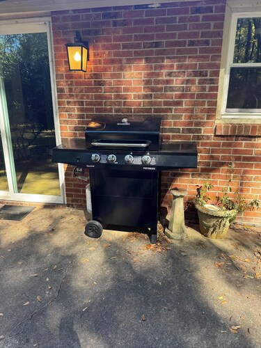 Fenced In|10 Min To DT|Sleeps 14|Walk In Shower