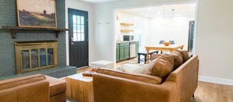 Fenced In|10 Min To DT|Sleeps 14|Walk In Shower