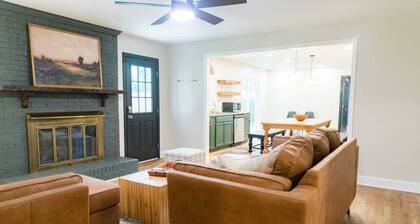 Fenced In|10 Min To DT|Sleeps 14|Walk In Shower