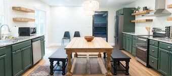 Fenced In|10 Min To DT|Sleeps 14|Walk In Shower