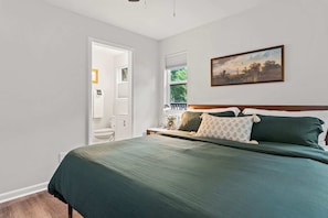 2 habitaciones, tabla de planchar con plancha, cuna de viaje y wifi