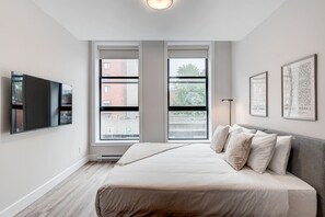2 bedrooms, iron/ironing board, travel crib, free WiFi