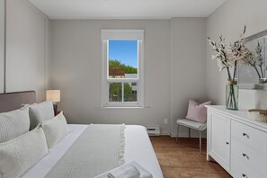 2 bedrooms, desk, iron/ironing board, travel crib