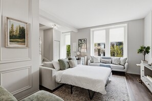 2 habitaciones, escritorio, tabla de planchar con plancha y wifi gratis 