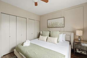 2 habitaciones, escritorio, tabla de planchar con plancha y wifi gratis 