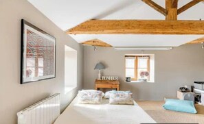 4 slaapkamers, een strijkplank/strijkijzer, wifi, beddengoed