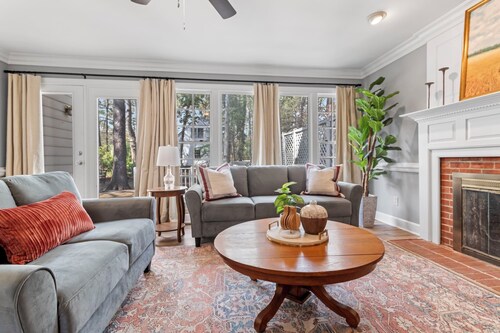 EV Charger|King Bed|Pets OK|Bond Lake