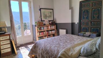 2 slaapkamers, een strijkplank/strijkijzer, wifi, beddengoed