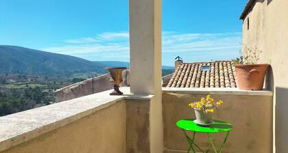 Breathtaking apartment with a south-facing terrace overlooking the Luberon